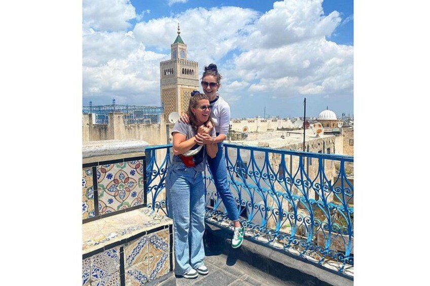 Fun VIP: Tunis Medina/Bardo + Sidi Bou Said + Carthage Pickup All 2