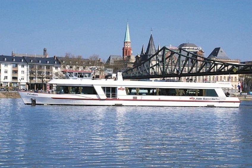 Frankfurt Highlights 1-Hour Sightseeing Cruise 4