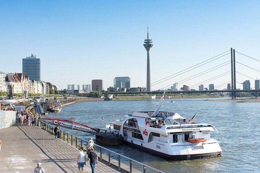 Düsseldorf Sightseeing round-trip Cruise 2