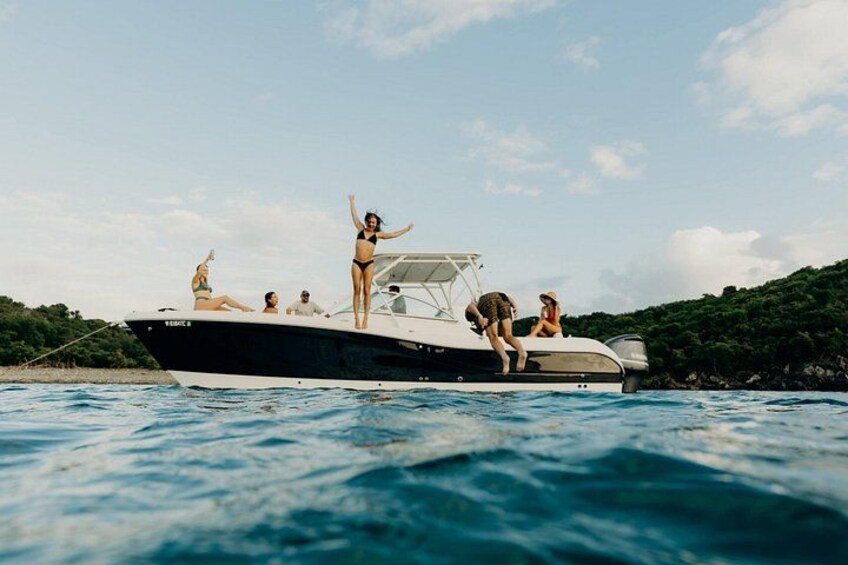 Enjoy the comfort and smooth ride of a 29' World Cat. 2