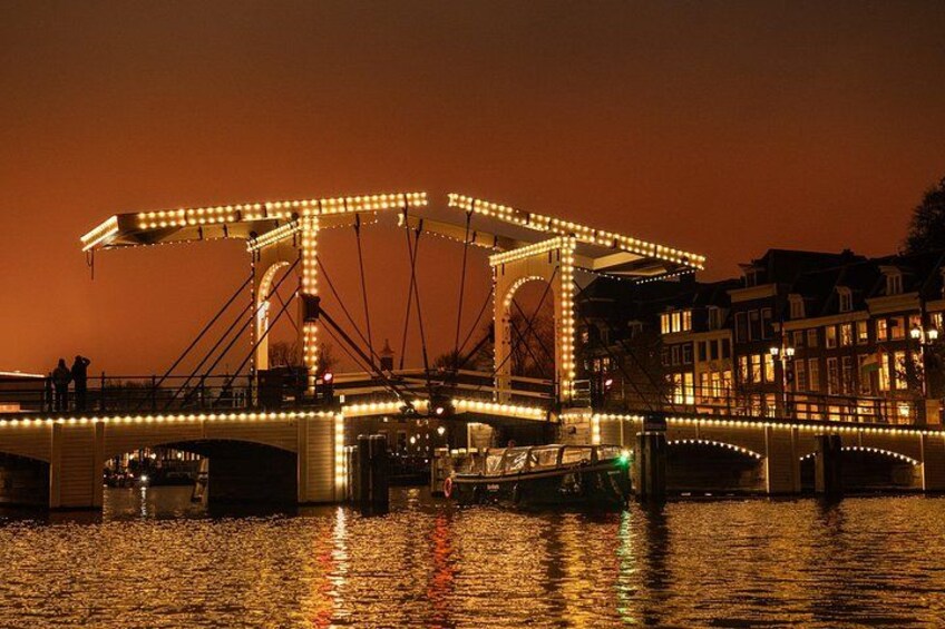 The skinny bridge by night 3