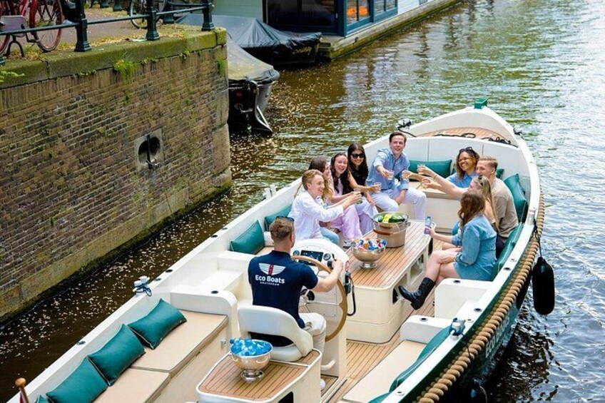 Amsterdam Canal Cruise with Local Guide and Small Group 2