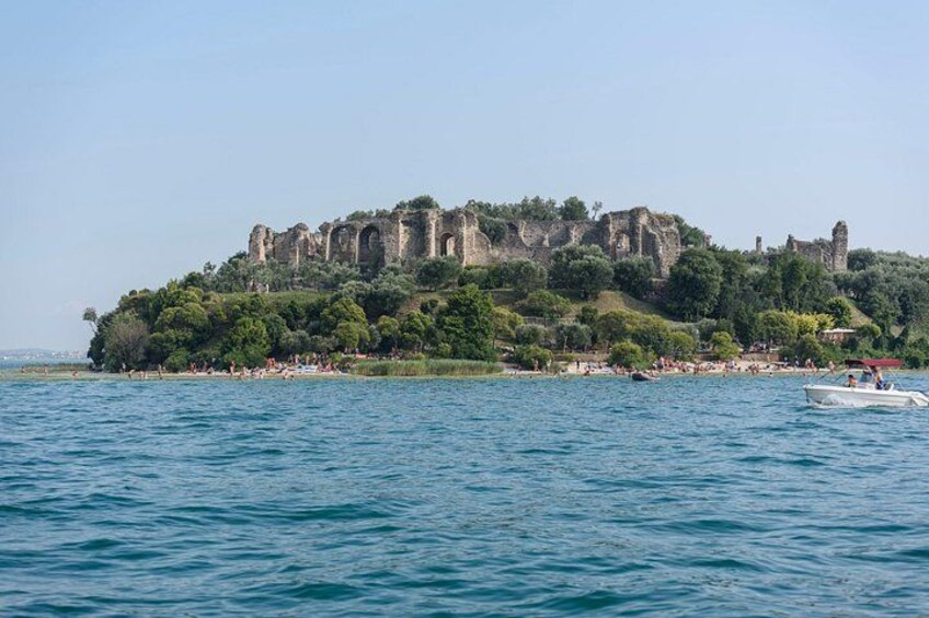From Peschiera : East Coast Boat Tour to Sirmione 2