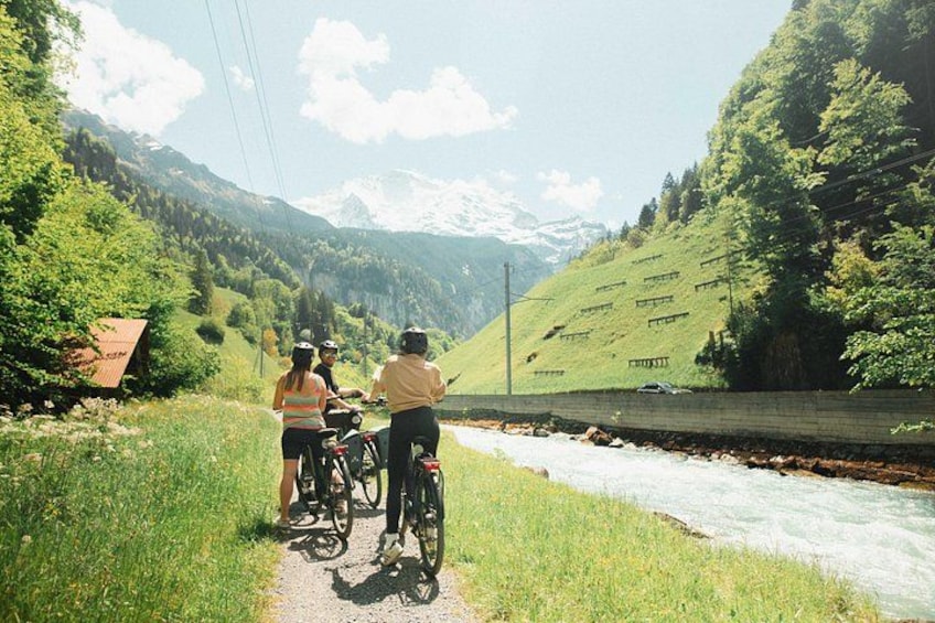 Interlaken Valley E-Bike Tour: Rivers, Lakes, Forests & Castles 2