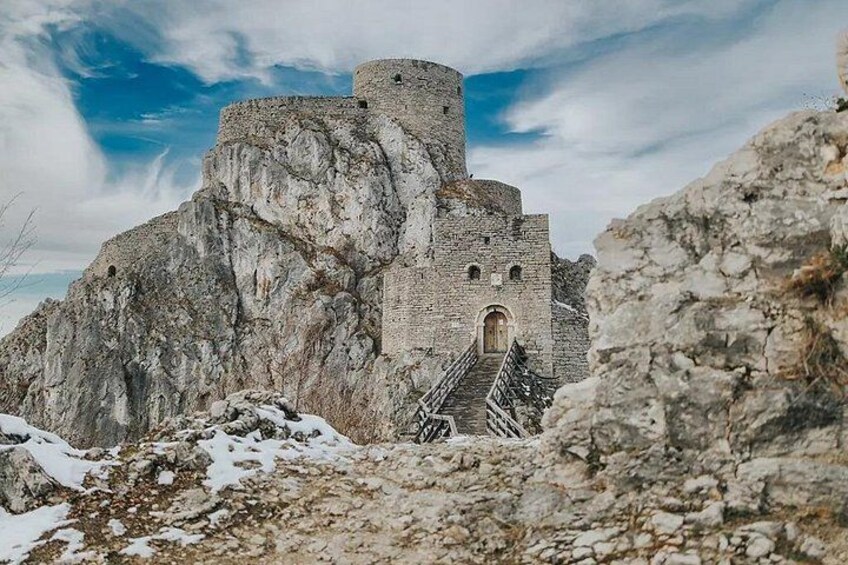 Experience a magical winter wonderland adventure at Fortress Srebrenik with our tour through history amidst the serene snow-covered fortress. 4