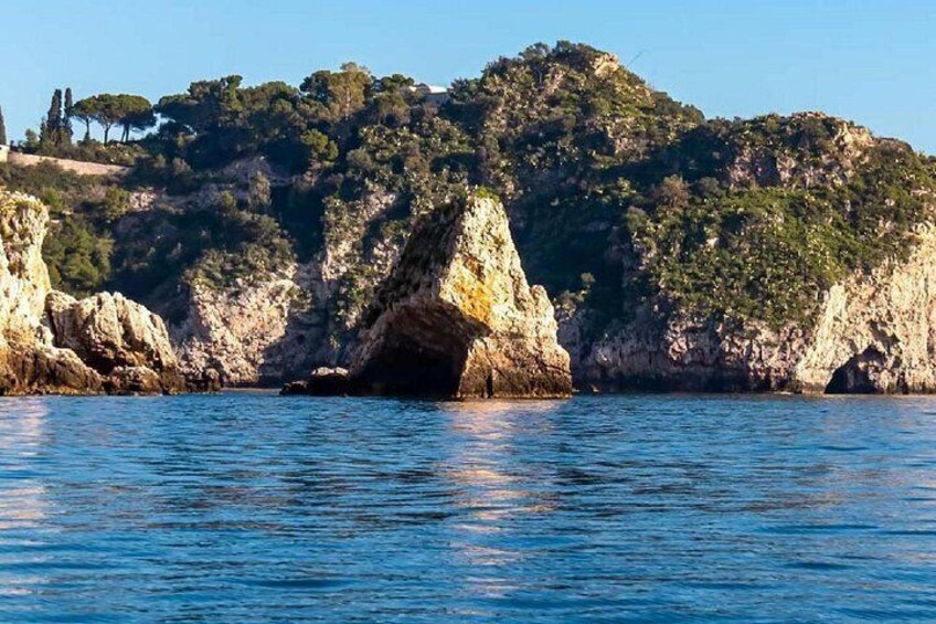taormina Half day with lunch in luxury private cruise 4