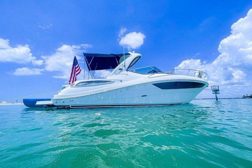 Yacht party cruise in St. Petersburg to Shell Key 1