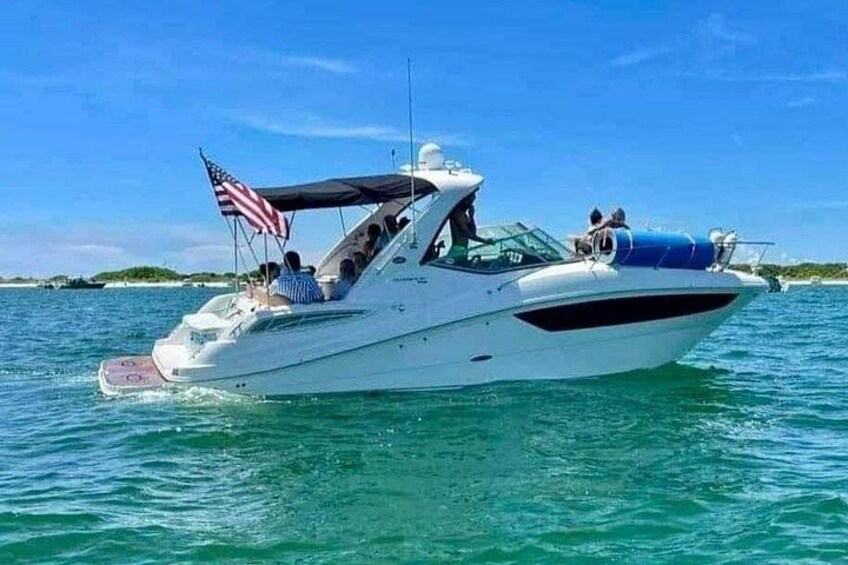 Yacht party cruise in St. Petersburg to Shell Key 4