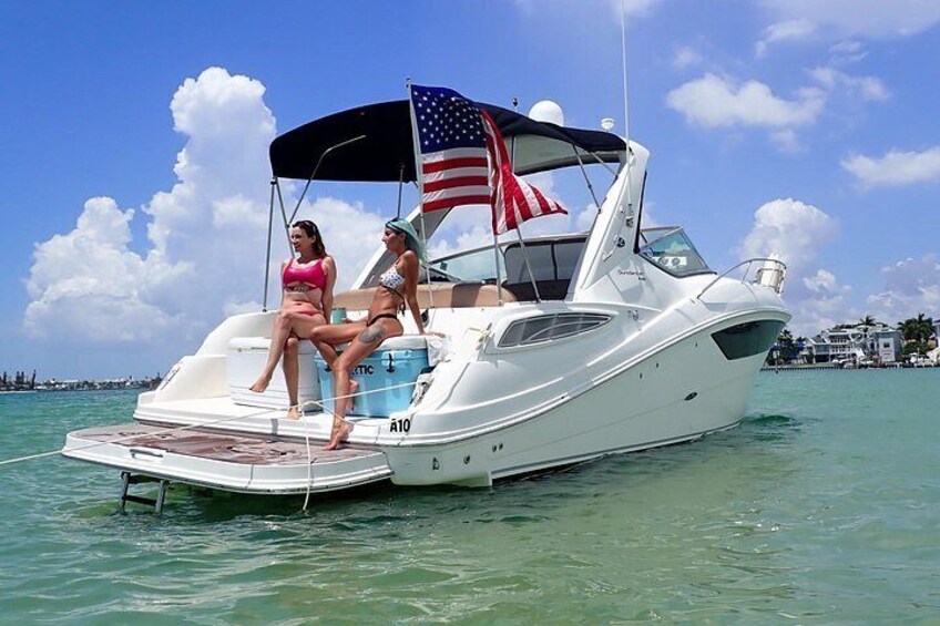 Yacht party cruise in St. Petersburg to Shell Key 5
