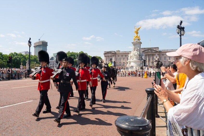 London: Westminster Abbey, Big Ben, Tower of London & Cruise 3