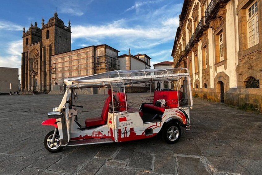 3 Hour Tuk tuk Tour in Porto 2