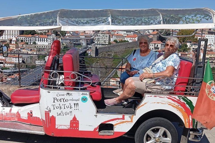 3 Hour Tuk tuk Tour in Porto 1