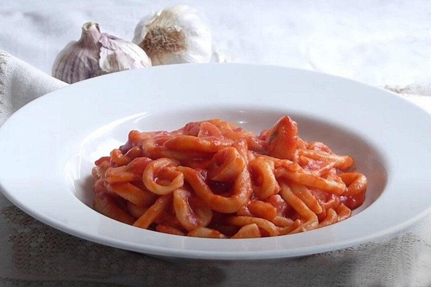 A plate of spaghetti with tomato sauce. 3