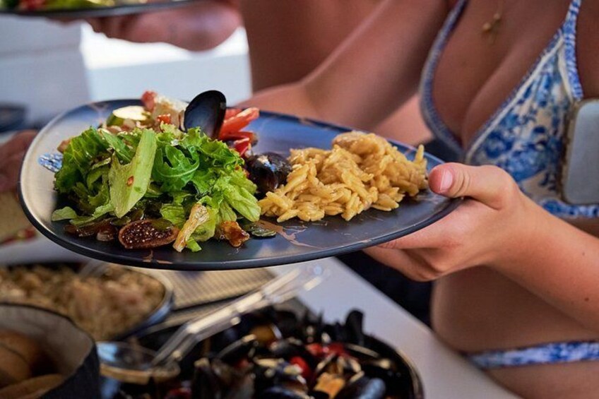 Milos Luxury Catamaran Cruise to Kleftiko Bay with Lunch 4