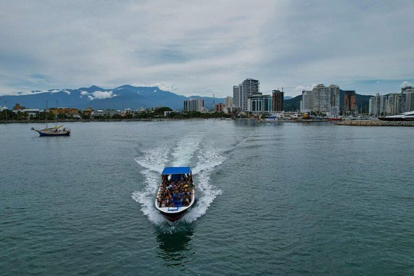 The Mamba leaves from Bahia de Santa Marta - Cabo San Juan.
Behind the Sierra Nevada. 3