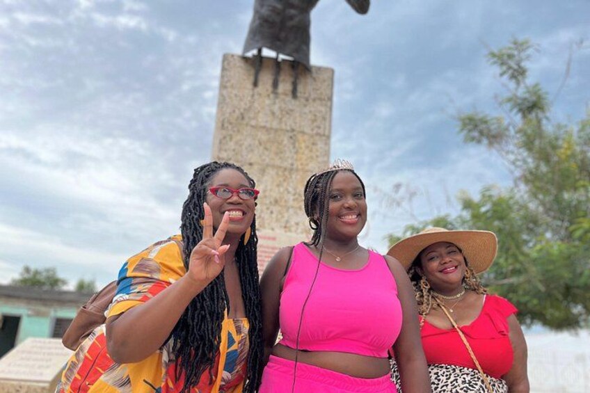 Monument of Resistance
Visiting the statue of Benkos Biohó, symbol of freedom and rebellion. 5