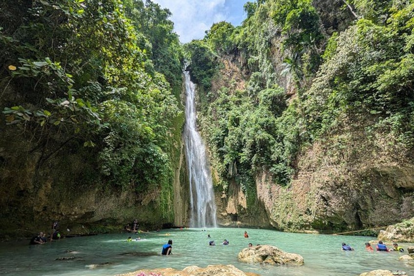 Visit Mantayupan Falls, one of Cebu’s largest waterfalls with a 98-meter drop, surrounded by cliffs and lush trees that keep the area cool—making it a popular retreat. 1