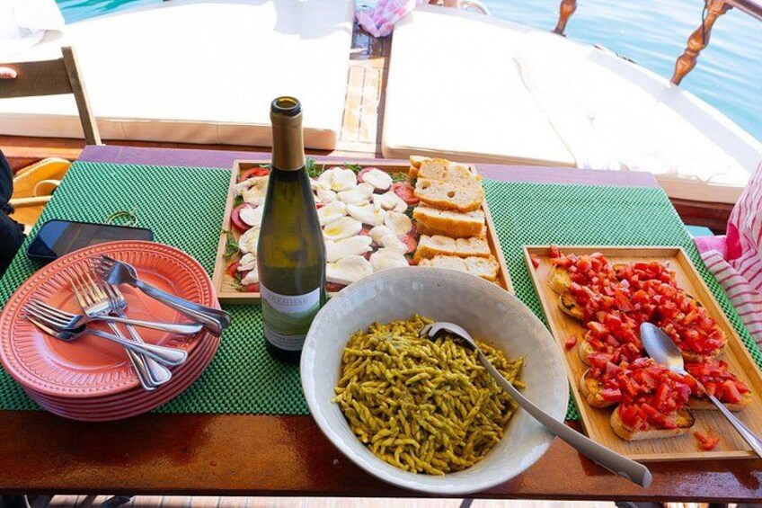 8 Hours Cinque Terre with Lunch on Boat in Spezia 4