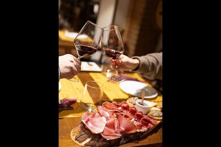 Florence Wine Tasting Experience with Three Types of Tuscan Wine 2