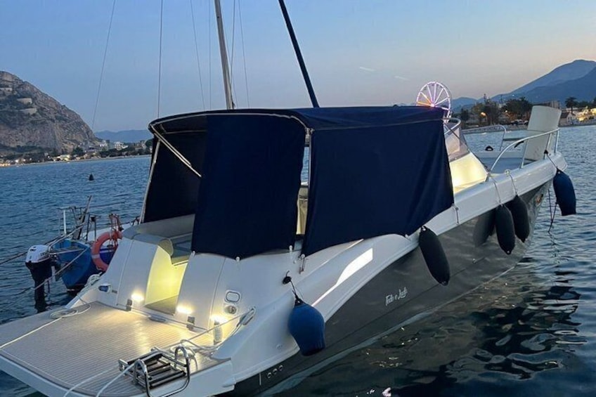 Palermo : Luxury Boat Tour with Snacks and Snorkeling 2
