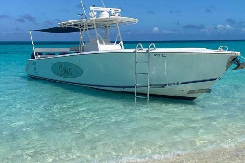 38ft Jupiter equipped with a clean restroom 2