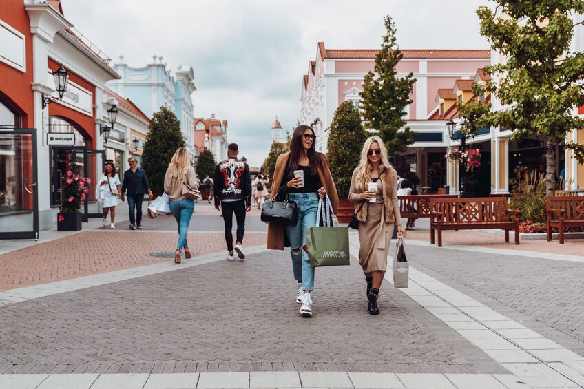 Parndorf Outlet: Bus Shuttle from Vienna 