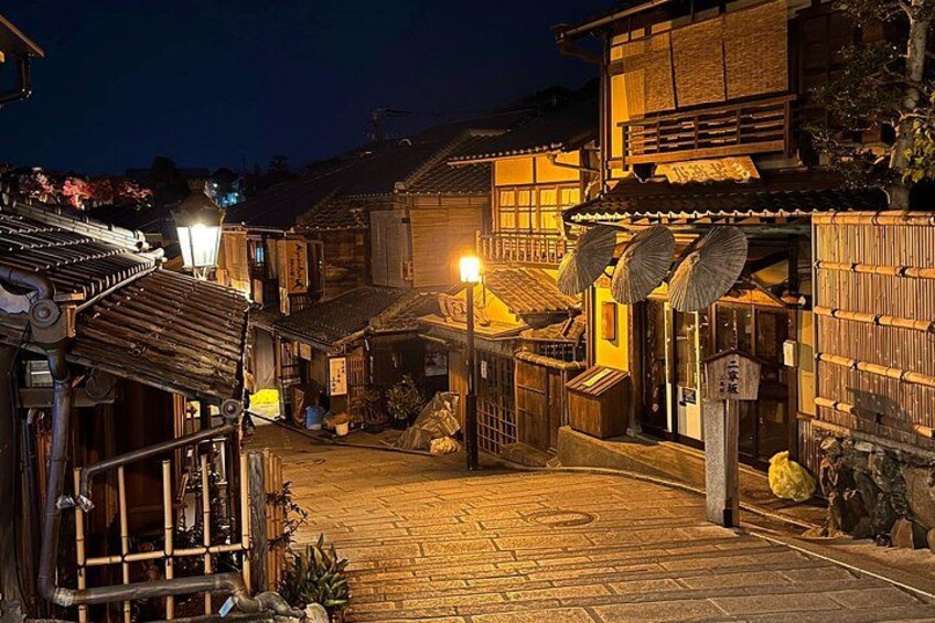 Kyoto: Gion Magical Night Walking Tour & Geisha Culture 3