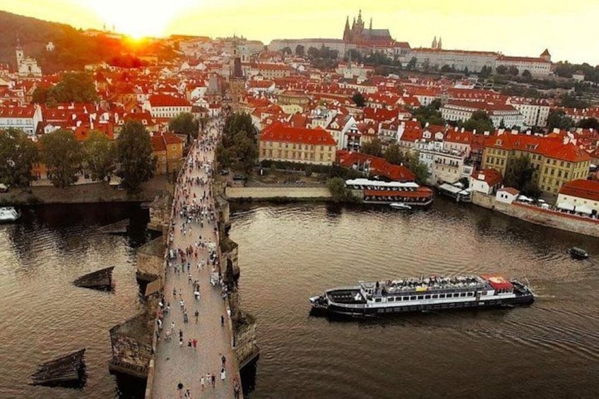 Prague Sightseeing Boat Cruise with Buffet Dinner 1