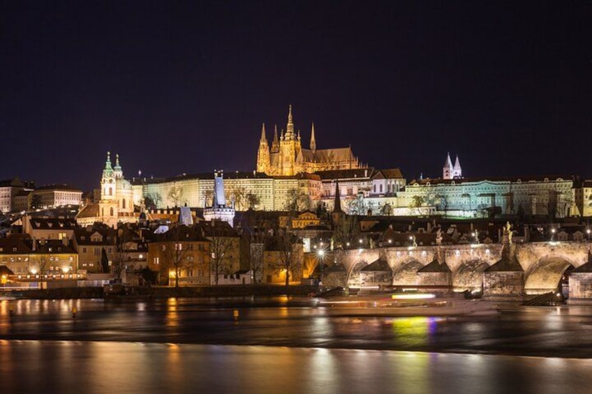Prague Sightseeing Boat Cruise with Buffet Dinner 3