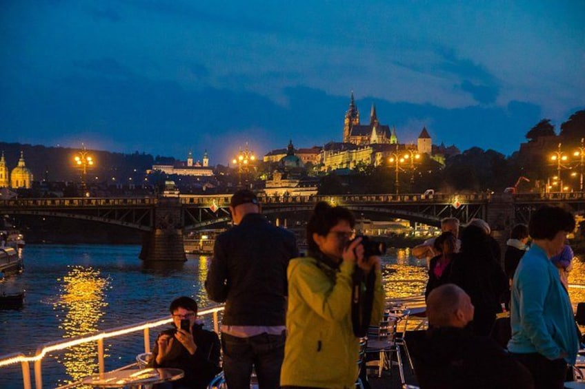 Prague Sightseeing Boat Cruise with Buffet Dinner 4