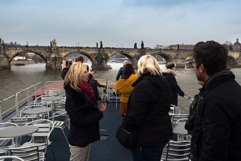 Prague Sightseeing Boat Cruise with Buffet Dinner 2