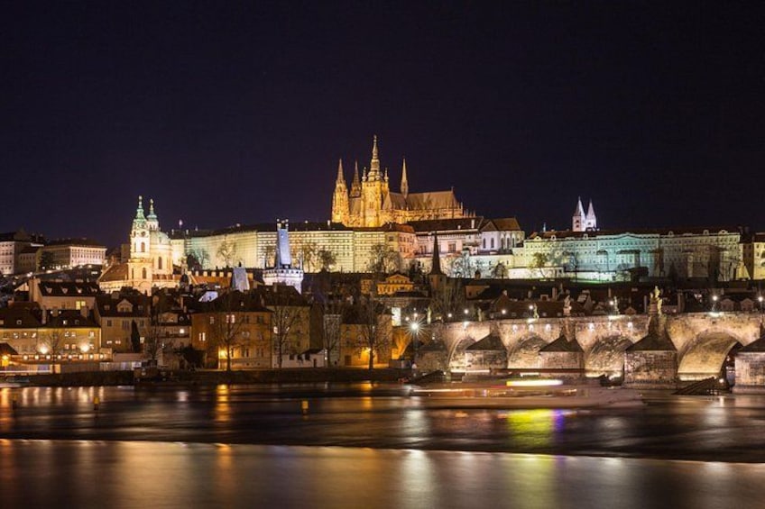 Prague Sightseeing Boat Cruise with Buffet Dinner 2