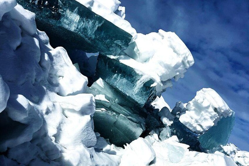 Ice crystals and snow formations. 3