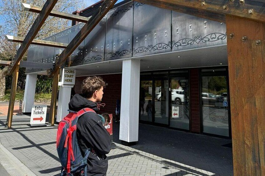 Ex Auckland: Rotorua Māori Village with Haka and Hot Springs 3