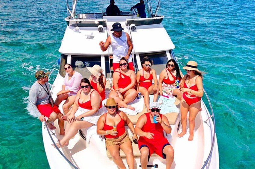 Deluxe Yacht 48FT with FlyBrige Rental in Cancun 2