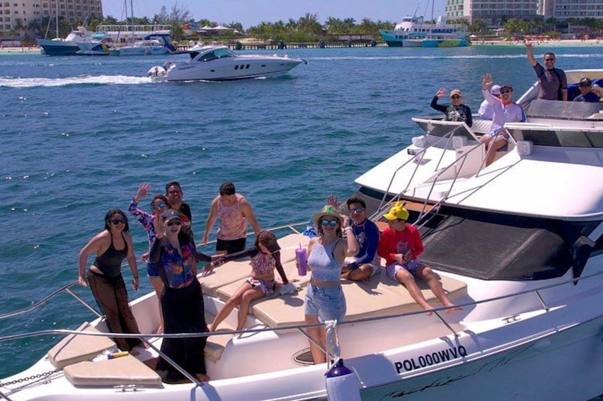 Deluxe Yacht 48FT with FlyBrige Rental in Cancun 3