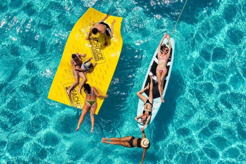 Deluxe Yacht 48FT with FlyBrige Rental in Cancun 4