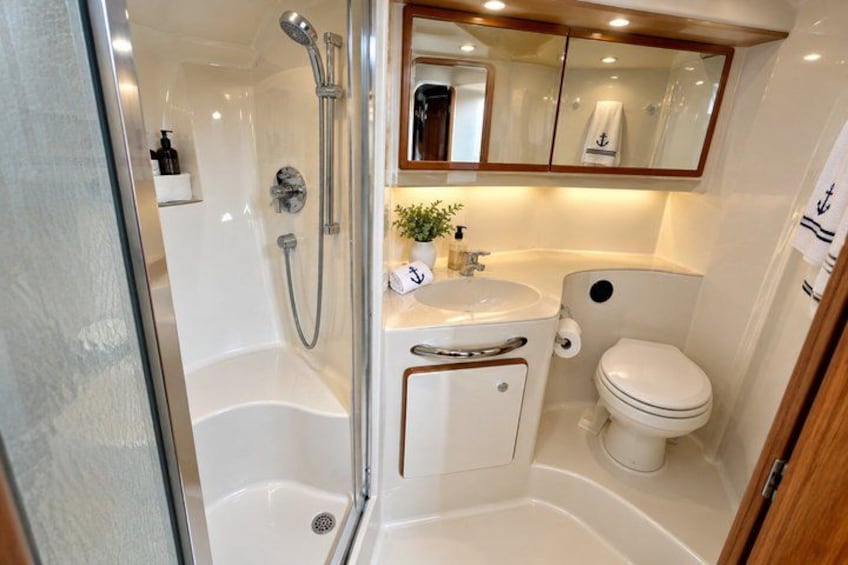 Deluxe Yacht 48FT with FlyBrige Rental in Cancun 2