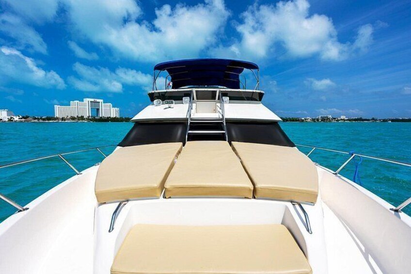Deluxe Yacht 48FT with FlyBrige Rental in Cancun 3