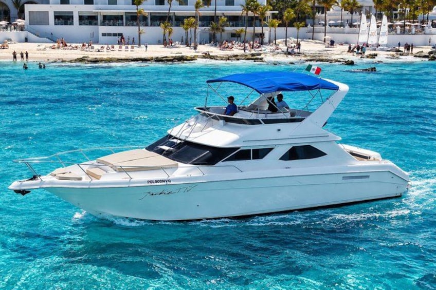 Deluxe Yacht 48FT with FlyBrige Rental in Cancun 1