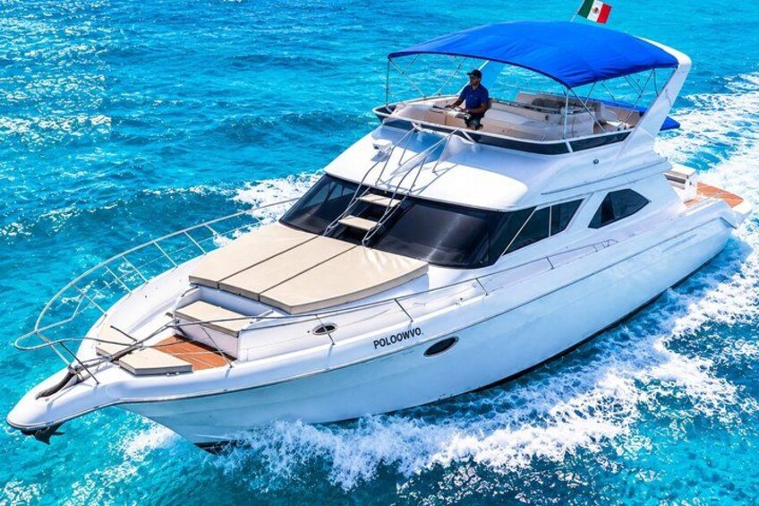 Deluxe Yacht 48FT with FlyBrige Rental in Cancun 1