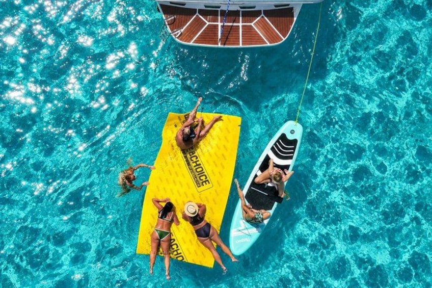 Deluxe Yacht 48FT with FlyBrige Rental in Cancun 5