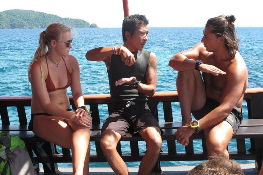 briefing before scuba diving koh chang 2