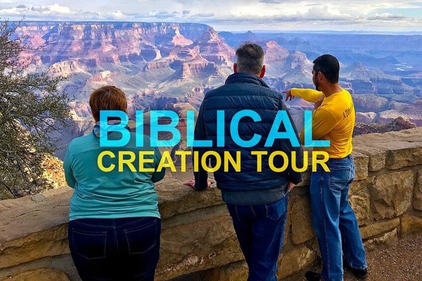 Drie mensen kijken uit over een canyon, met een tekstoverlay die luidt 'BIBLICAL CREATION TOUR'. 1