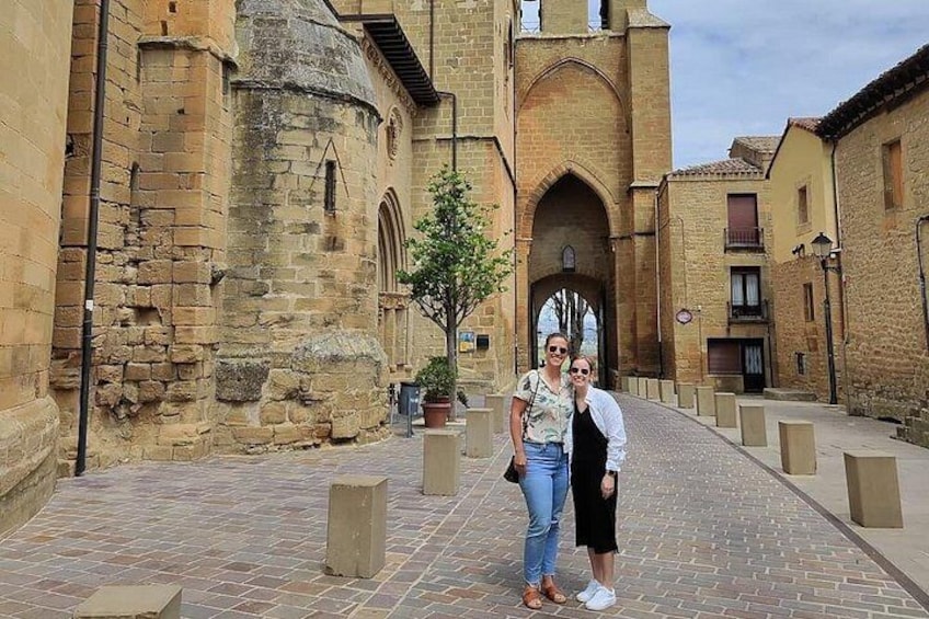 Marques de Riscal and Ysios Rioja Wine Tour and Lunch from Bilbao 3