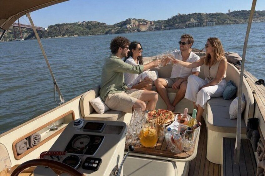 Lisbon Premium Cozy Boat with Pizza & Open Bar 3