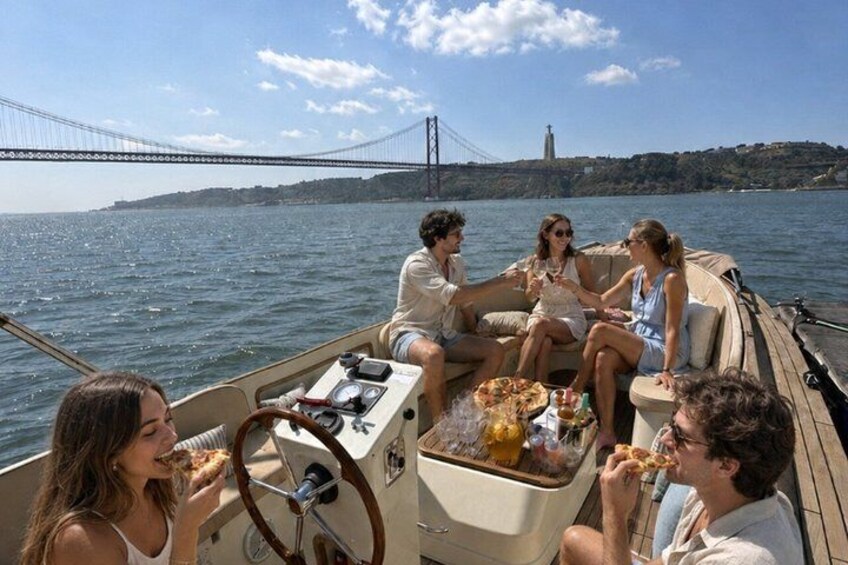 Lisbon Premium Cozy Boat with Pizza & Open Bar 2
