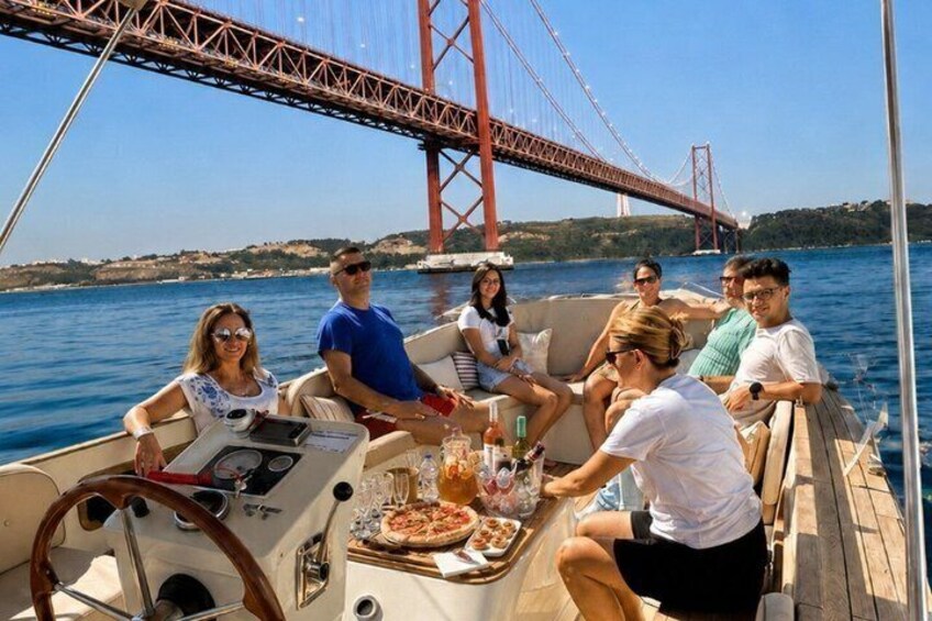 Lisbon Premium Cozy Boat with Pizza & Open Bar 4