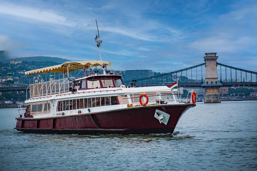 Picture 3 for Activity Budapest: Nighttime or Daytime City Sightseeing Cruise 2