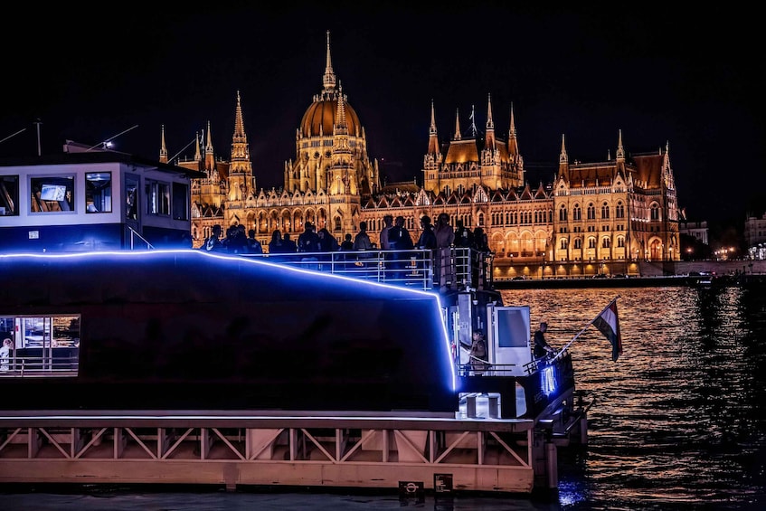 Budapest: Danube River Sightseeing Cruise with Audio Guide 5